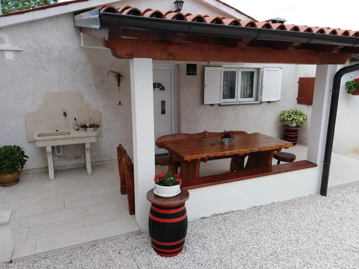 Pićan Holiday Home Magdalena קרואטיה